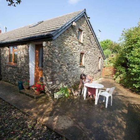 Inviting 2-Bed Cottage In ニューカッスル・エムリン エクステリア 写真